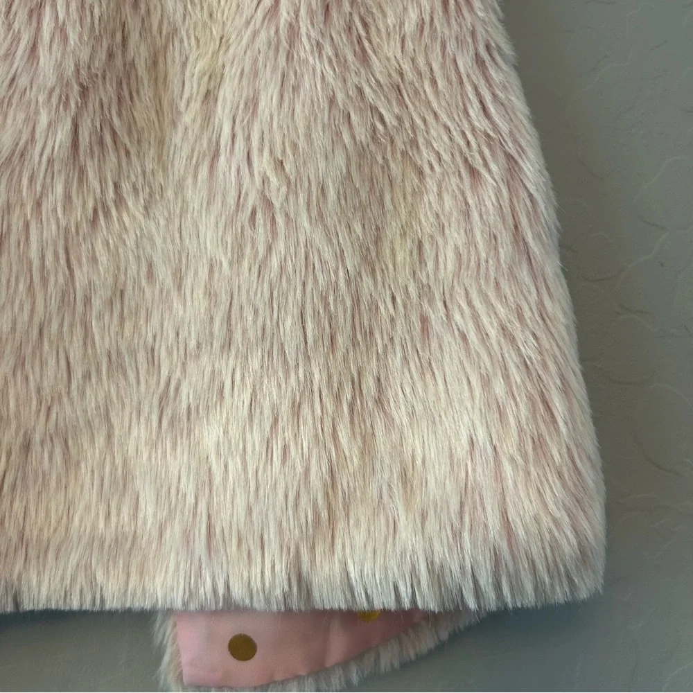 ⭐️Genuine Kids from Oshkosh light pink faux fur vest size 2t/3t